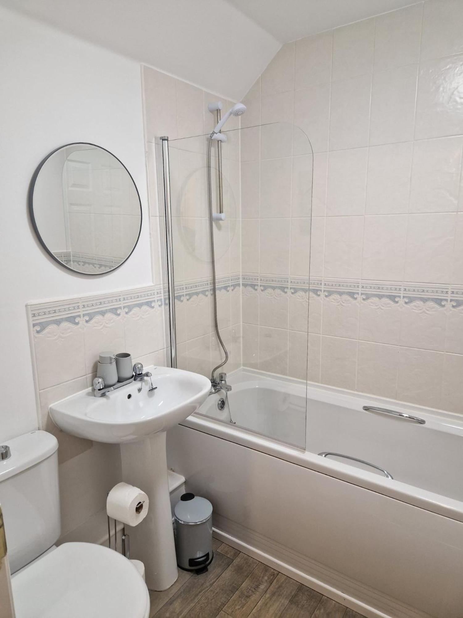 Hereford - Mayflower Coach House, Modern 2 Bedroom Property With Parking, Located South Of Hereford City, Suitable For Small Family, Couple Or Contractors - Sleeps Up To 5 Guests - Hosted By Rentmyhouse Exterior foto